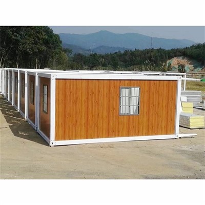 Casa container con cinque camere da letto